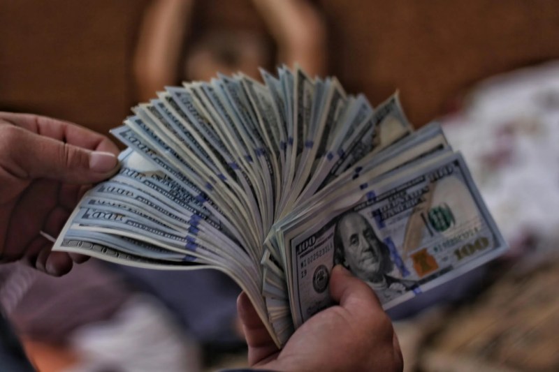 family discovers $1 million cash