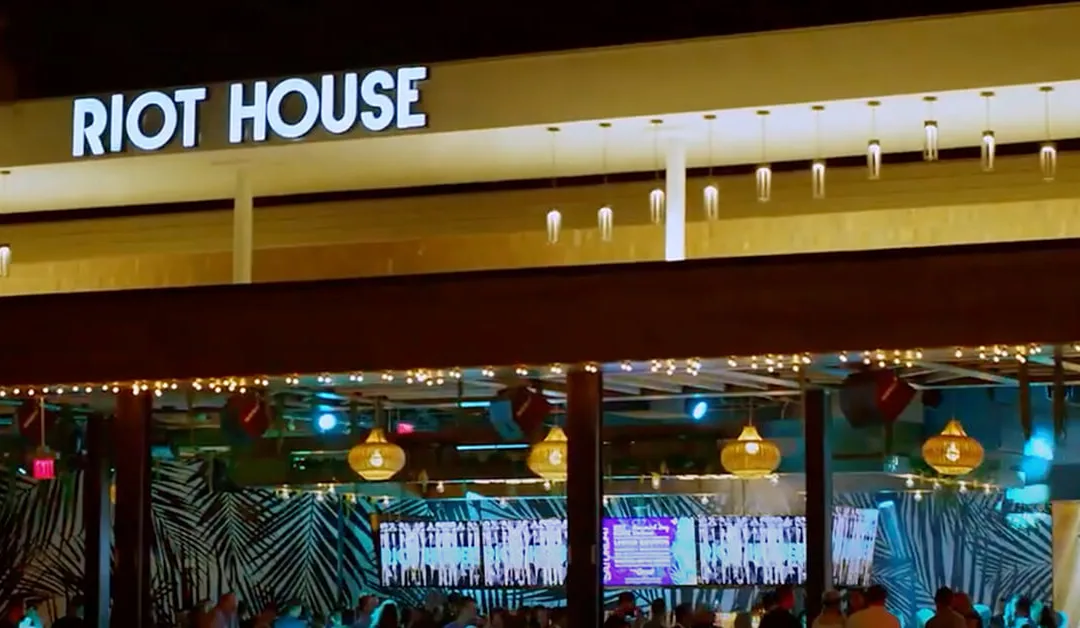 ‘There Is No Playbook:’ Bars and Clubs Are Mighty Angry at Ducey