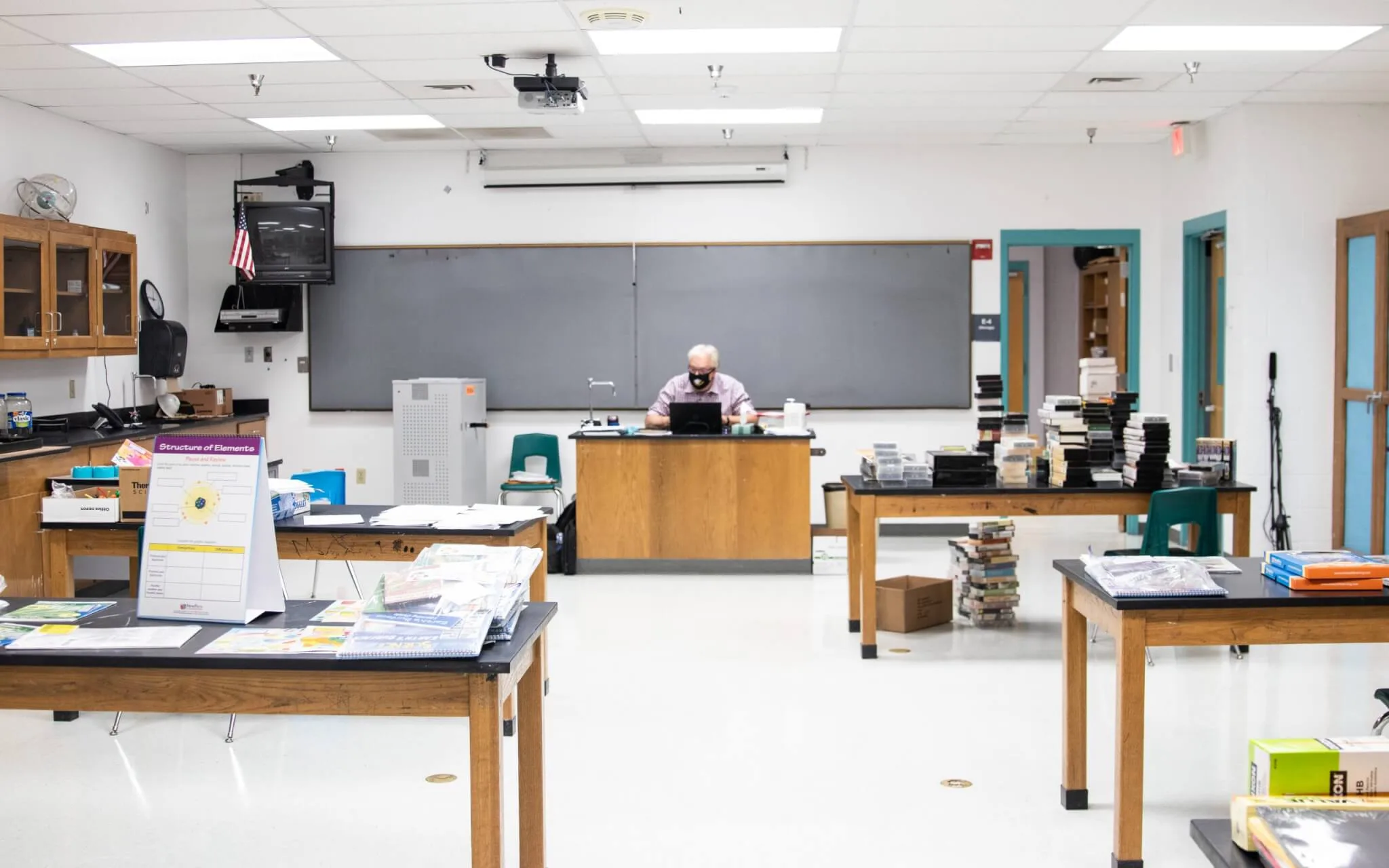 Arizona Educators Pushing Back Against ‘Extreme’ Bill That Would Fine Teachers for Discussing Controversial Issues in the Classroom Arizona Educators Pushing Back Against ‘Extreme’ Bill That Would Fine Teachers for Discussing Controversial Issues in the Classroom