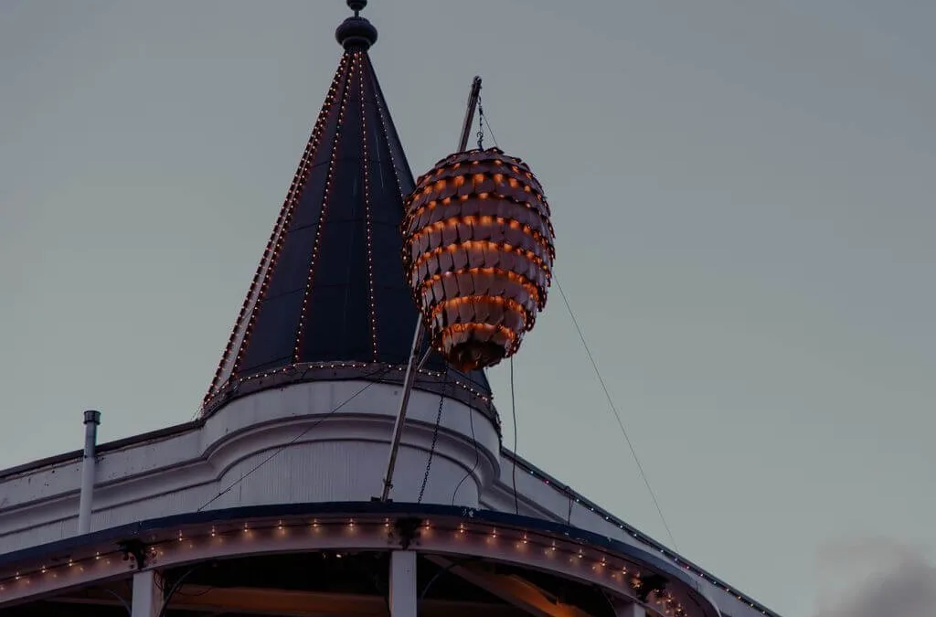 Iceberg Lettuce to Pinecones: Here’s What Arizona Cities Drop on New Year’s Eve – And How to Watch This Year