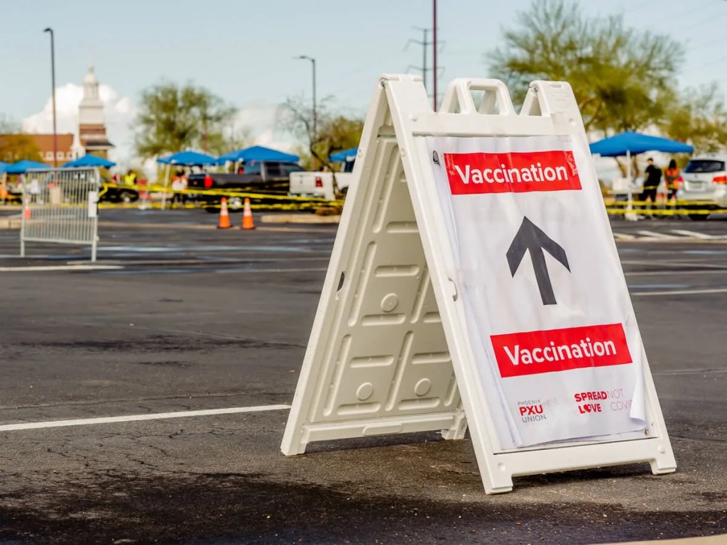 Arizona’s Largest High School District Will Pay Teachers and Students For Getting Vaccinated