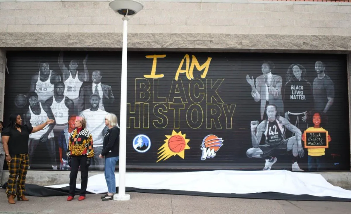 mural that says "I Am Black History"