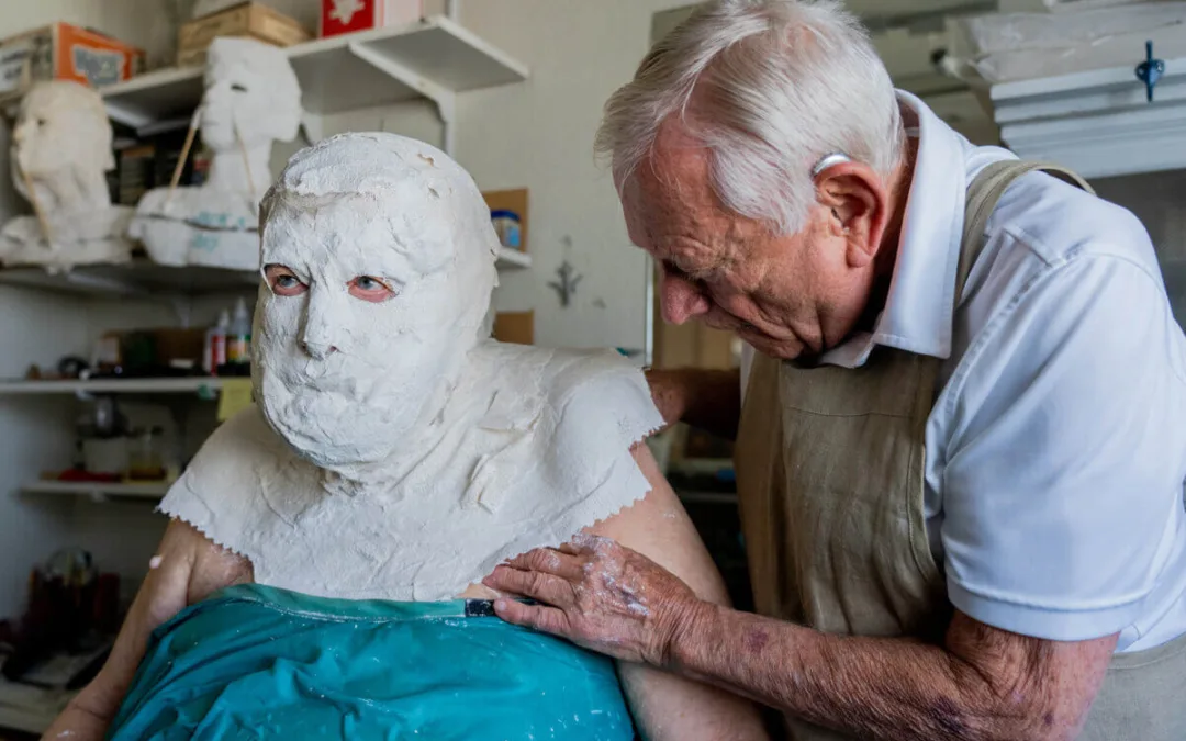 Scottsdale Artist Makes ‘Life Masks’ to Keep Holocaust Stories Alive