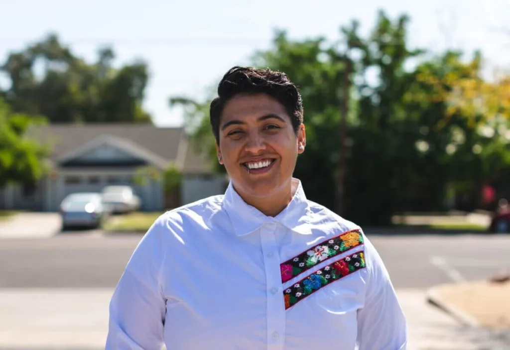 Lorena Austin Headshot e x