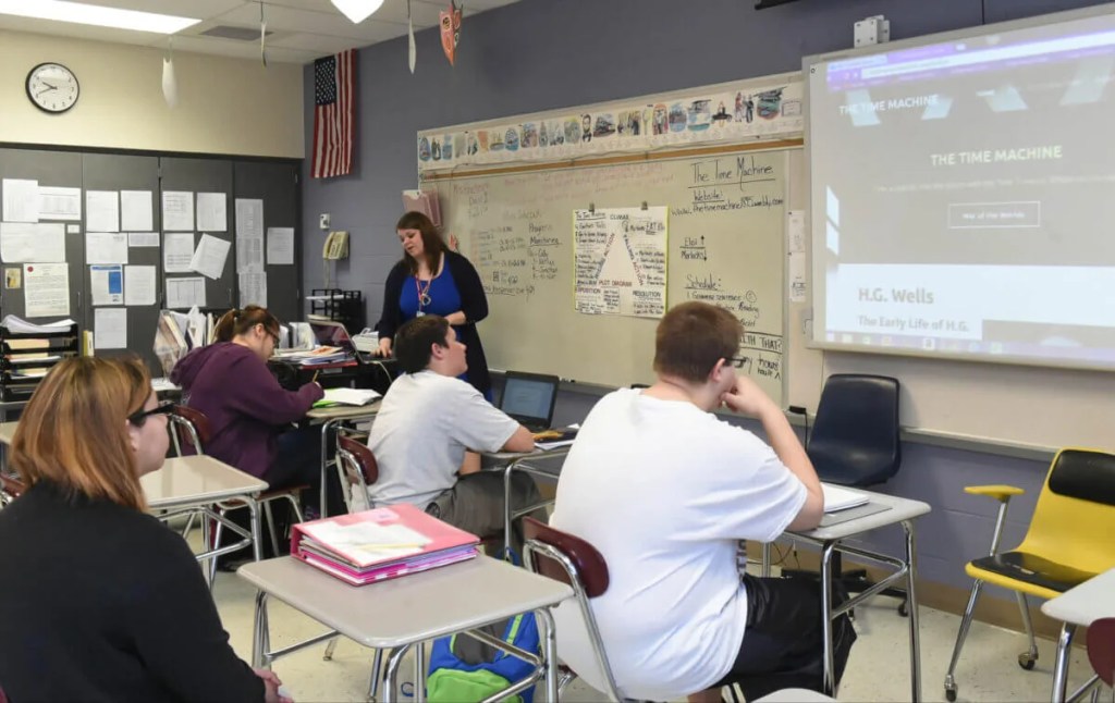 Students in Arizona Dual Enrollment Classes Experience More Benefits than Just College Credit