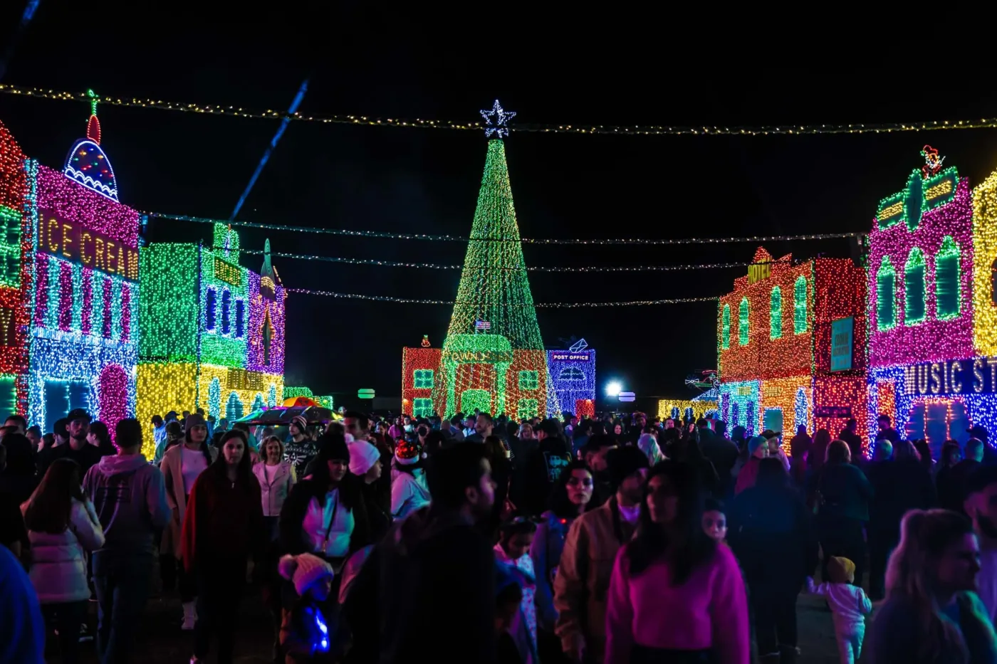 Twinkle towns: Your holiday light display guide for Phoenix & Tucson