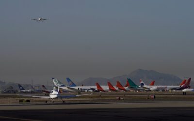 Dozens of student pilots sue United Airlines and its Arizona flight school over fraud allegations