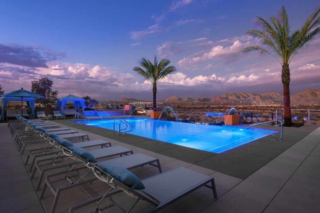 7 best apartment complexes in Phoenix with rooftop pools