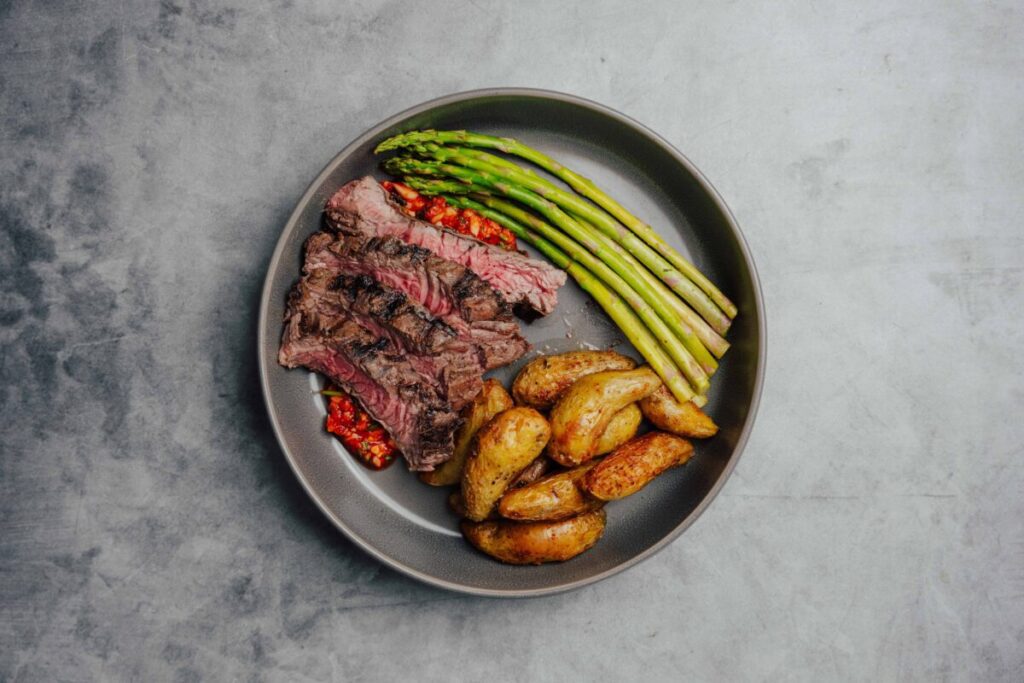 Across Phoenix and Tucson, local chefs, nutrition experts, and small food businesses have built meal delivery services designed around real needs: health conditions, dietary preferences, budget constraints, and the simple desire to eat well without spending hours in the kitchen.