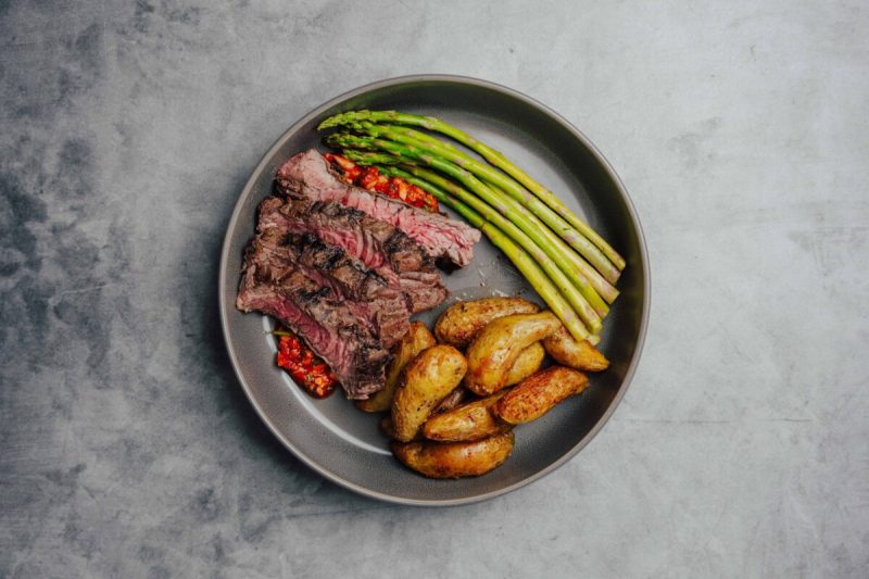 Across Phoenix and Tucson, local chefs, nutrition experts, and small food businesses have built meal delivery services designed around real needs: health conditions, dietary preferences, budget constraints, and the simple desire to eat well without spending hours in the kitchen.