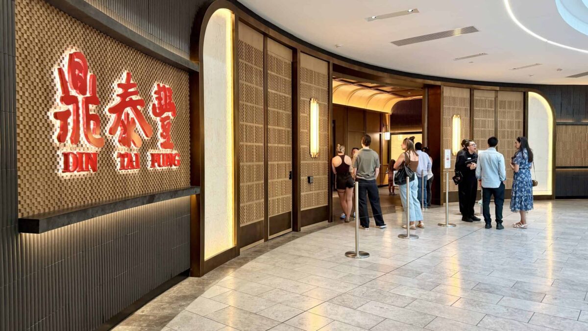 Walking into Din Tai Fung in Scottsdale right now feels less like heading to dinner and more like stepping into the middle of a full-blown dining phenomenon.