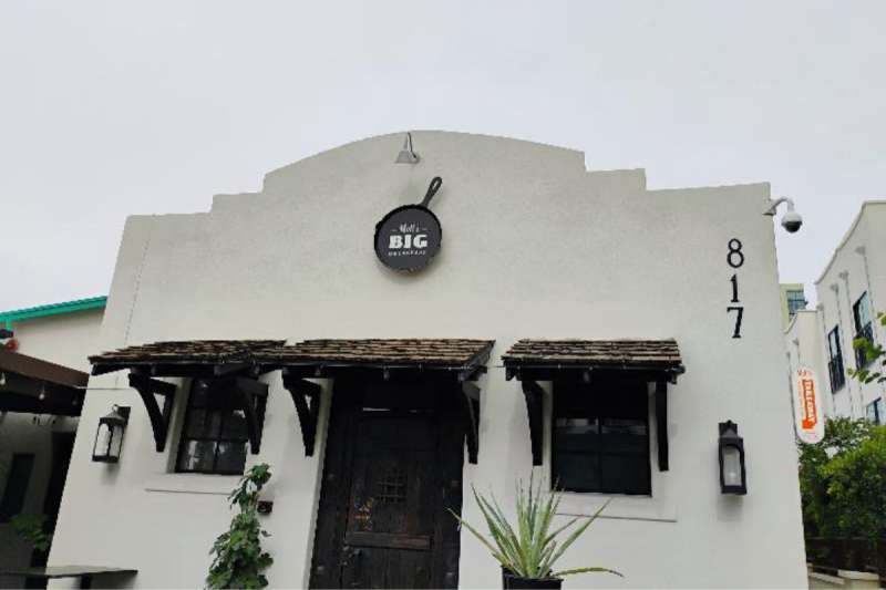 exterior of Matt's Big Breakfast restaurant