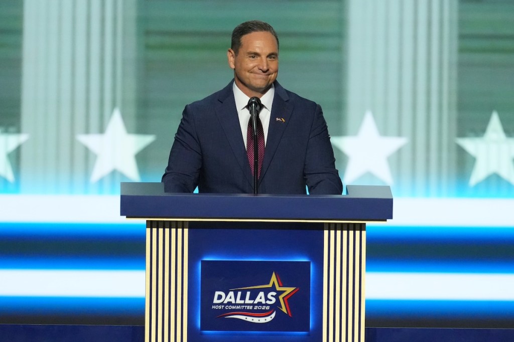 Trump backs data centers. Where does Arizona GOP candidate Jay Feely stand?