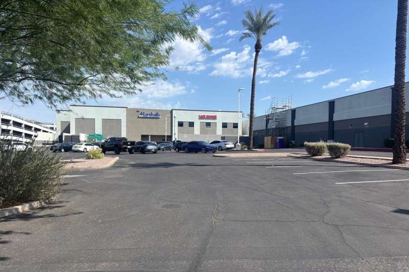 a parking lot with Marshalls and Last Chance in the background